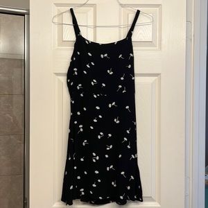 DOT & X BLACK FLORAL KEYHOLE DRESS